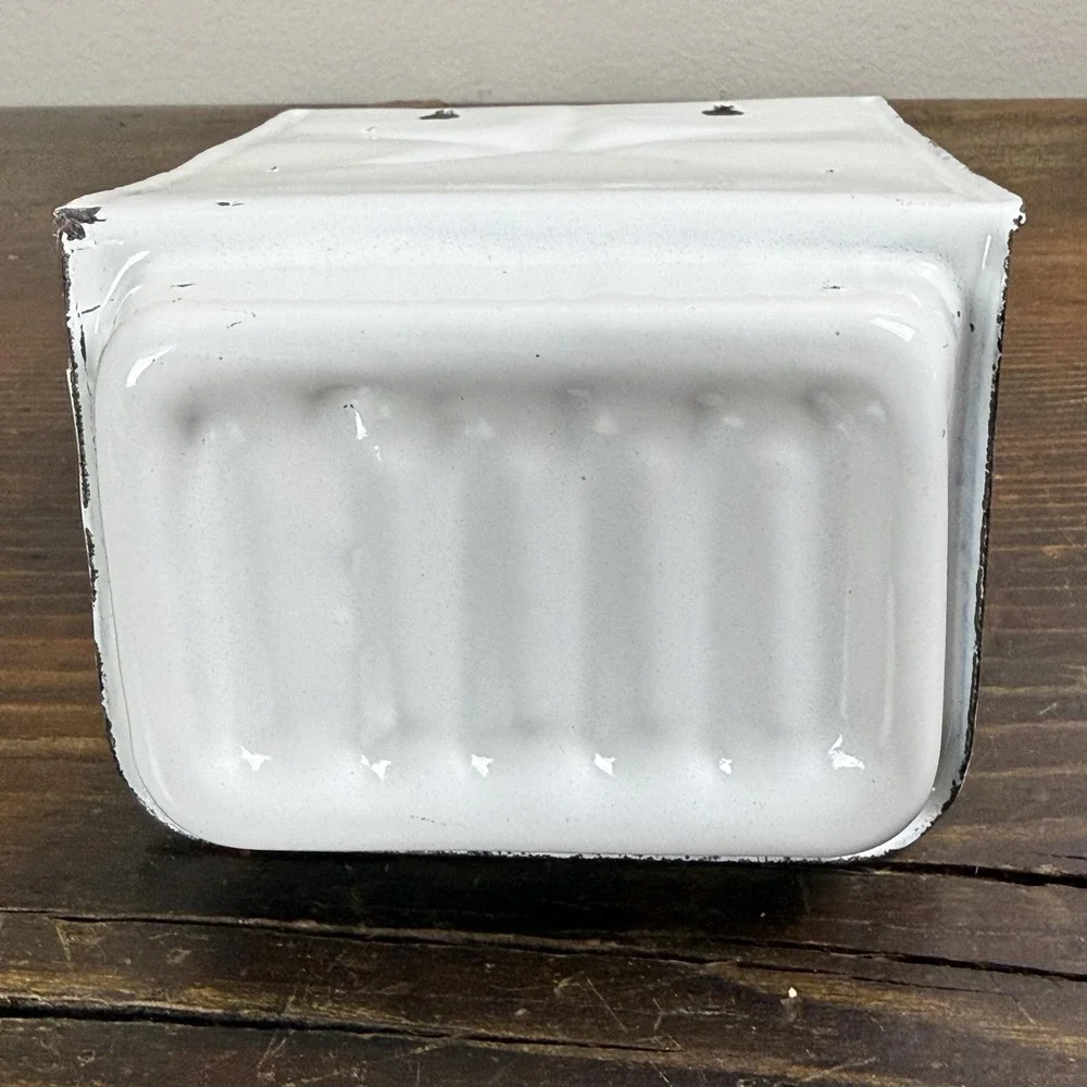 The Unbranded Brand wall mount